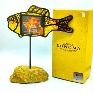 EUC Sonoma Lucite acrylic Fish on Rock Picture Frame. Doesn’t include box